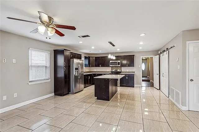 2204 Deerlick Ln — Photo 8