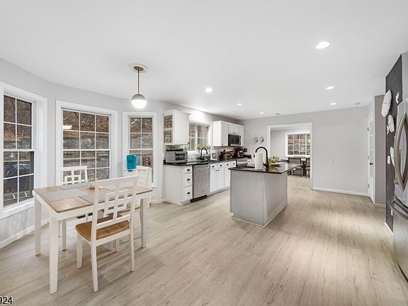 5th image of 123 Vail Rd