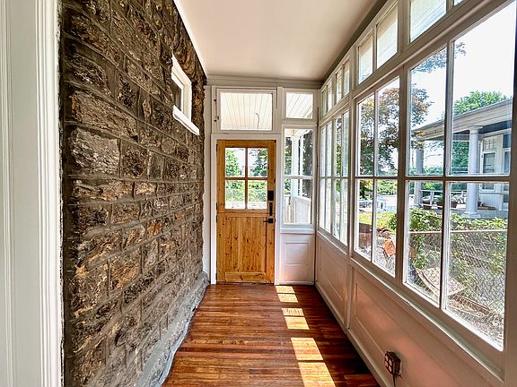 2nd image of 2803 W Queen Ln Floor 1