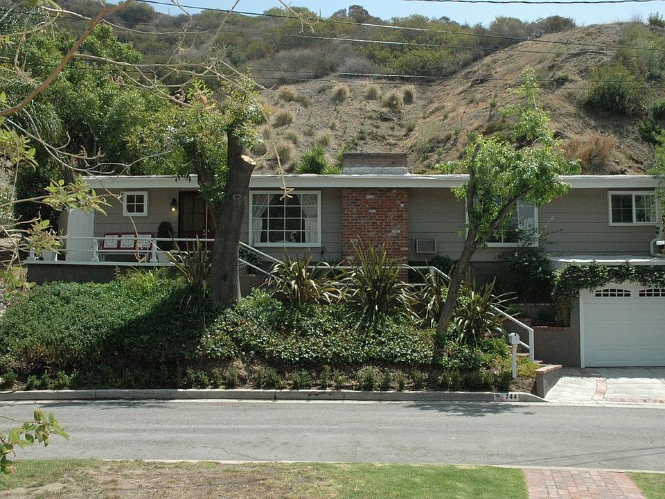 2nd image of 744 Fay Dr