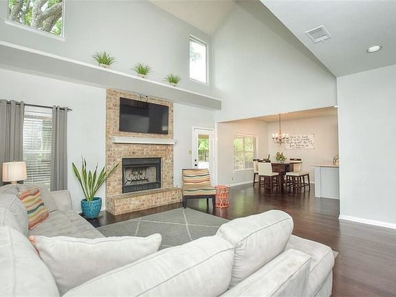 5th image of 30229 Saint Andrews Dr