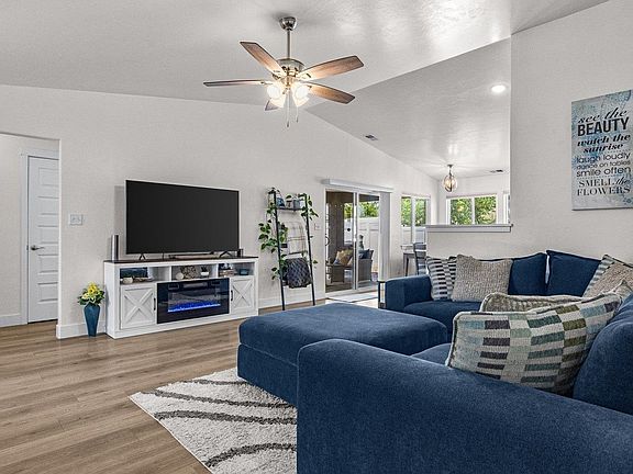 5th image of 582 Redwing Ln