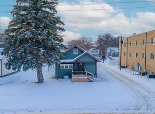 807 8th St NW, Minot, ND 58703