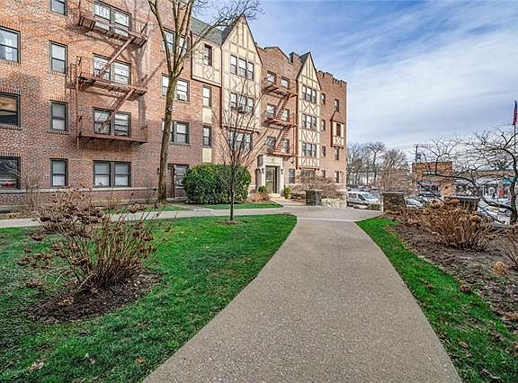 4th image of 604 Tompkins Ave APT E9