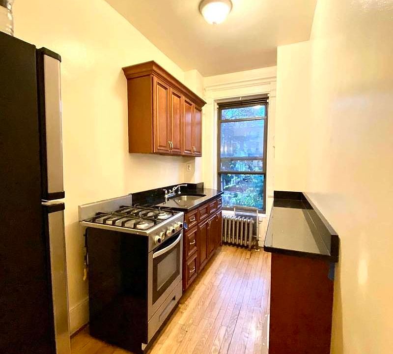 1st image of 404 Park Pl #2