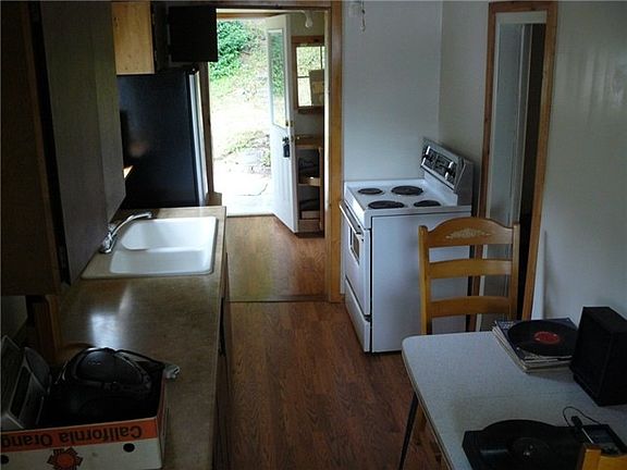 5th image of 1909 Vista Ln W