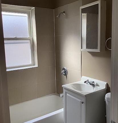 4th image of 7752 S Kingston Ave #A