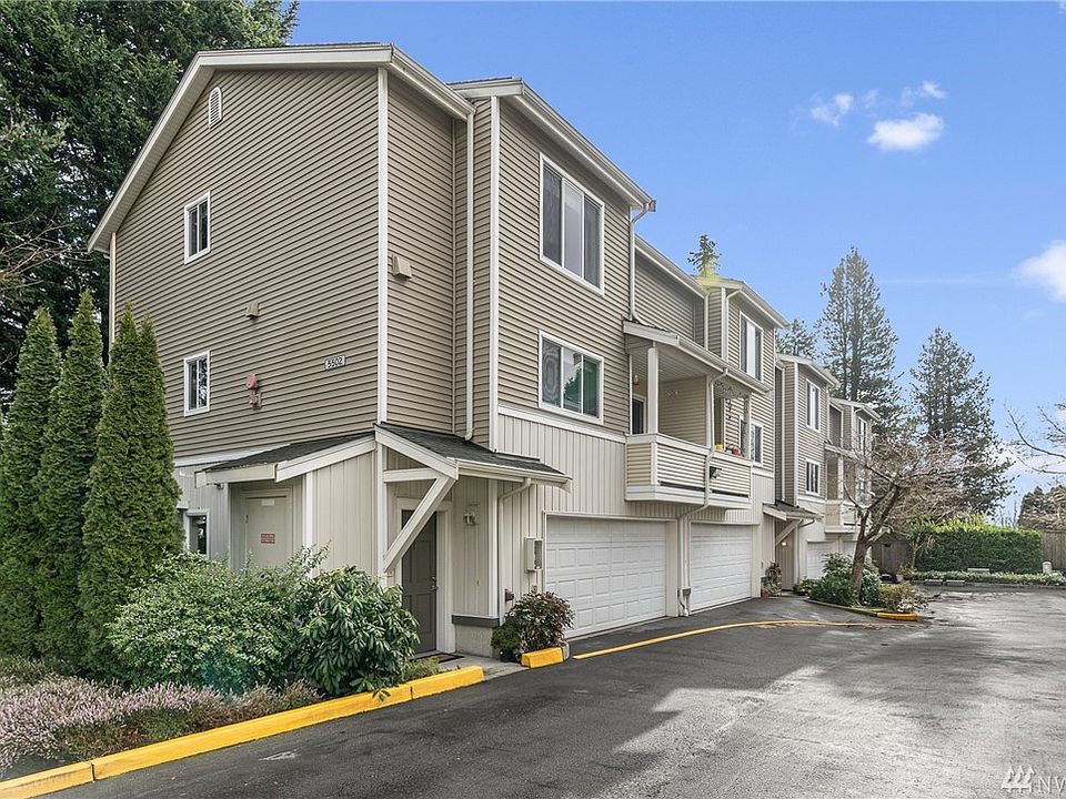 Fantastic corner unit with trees behind home for added privacy