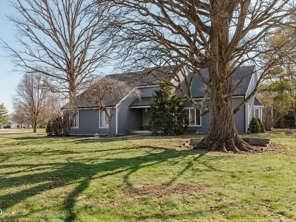 2020 S Oakwood Dr, New Palestine, IN 46163