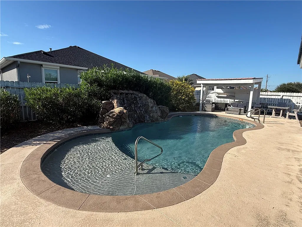 3 bed, 2.5 bath, 2540 sqft, $4,000 — Photo 3