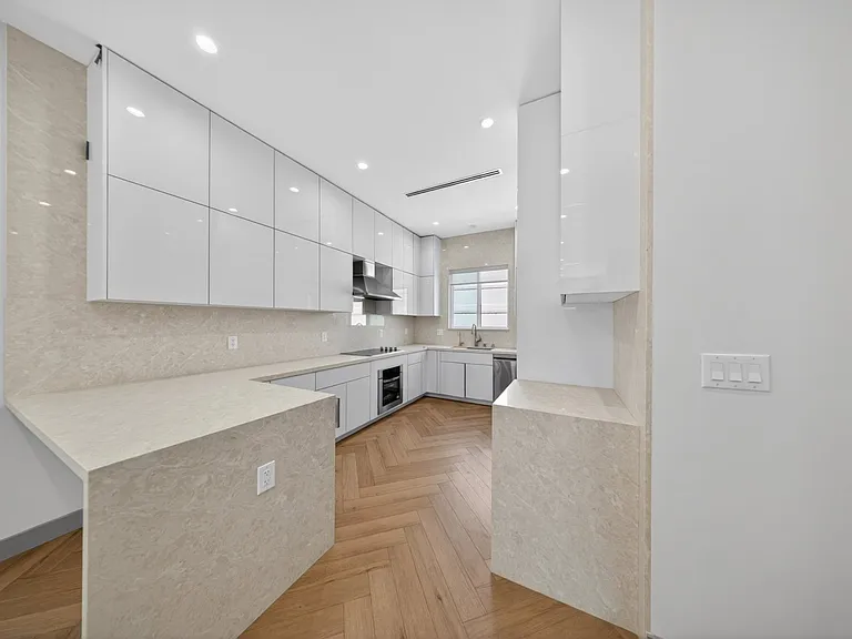 10843 Cantara St — Photo 8