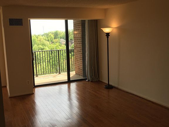 3rd image of 2300 Pimmit Dr APT 1204