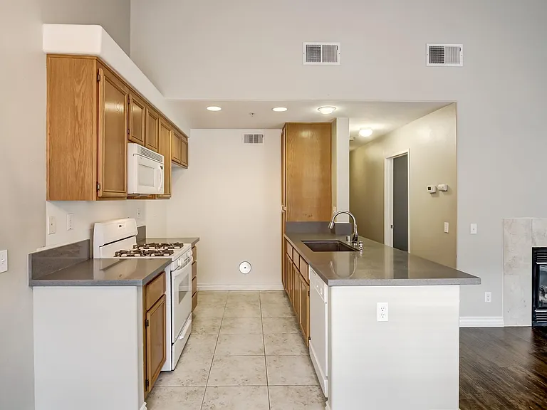 25595 Prospect Ave #ROOM FOR RENT — Photo 8