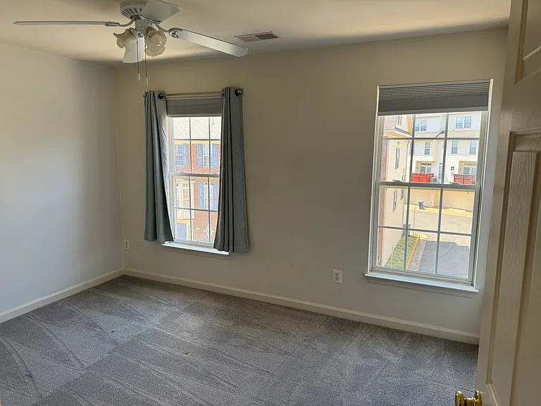 2743 Manhattan Pl — Photo 48