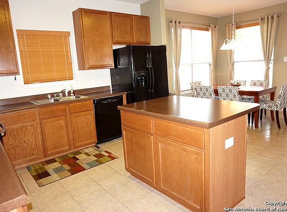 4th image of 134 Blue Sage Ln