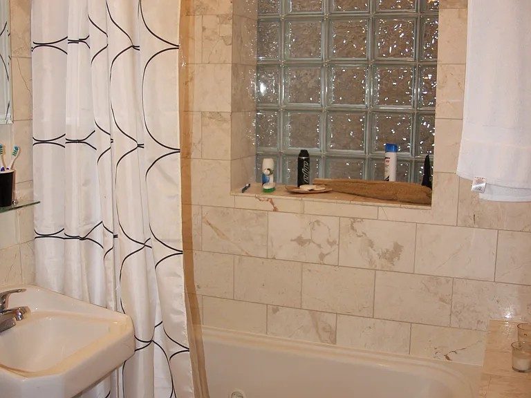 1462 W Farragut Ave #1 — Photo 8