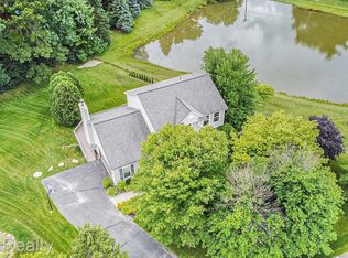 2257 Huntington Dr, Lake Orion, MI