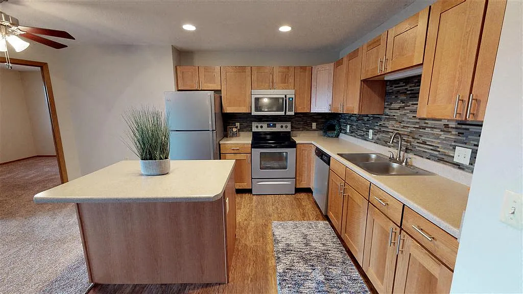 Oxbow Park Apartments — Photo 1