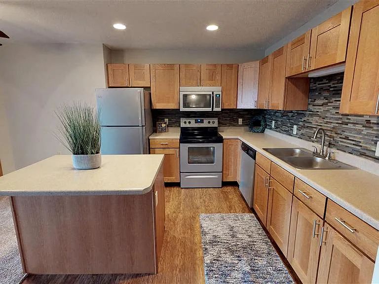 Oxbow Park Apartments — Photo 1