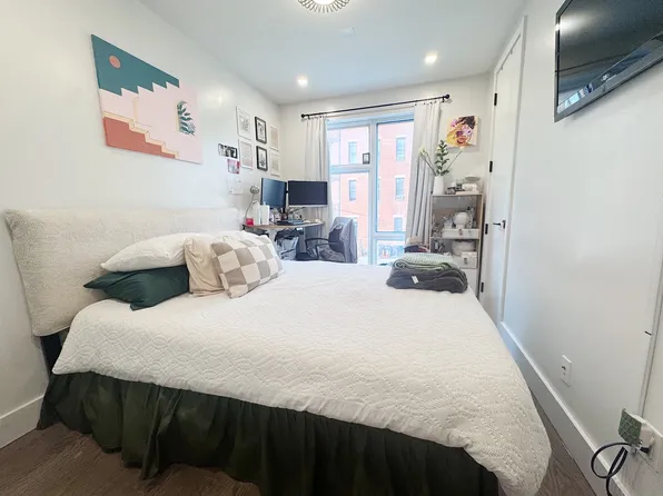 334 Evergreen Avenue 2F image 3 of 8
