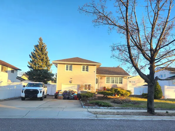 (undisclosed Address), Hicksville, NY 11801
