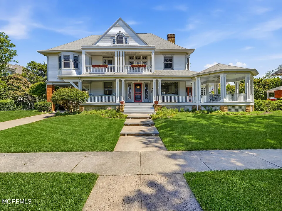211 Cedar Ave