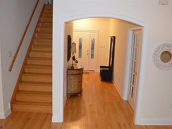 3rd image of 26 Valmar Ct