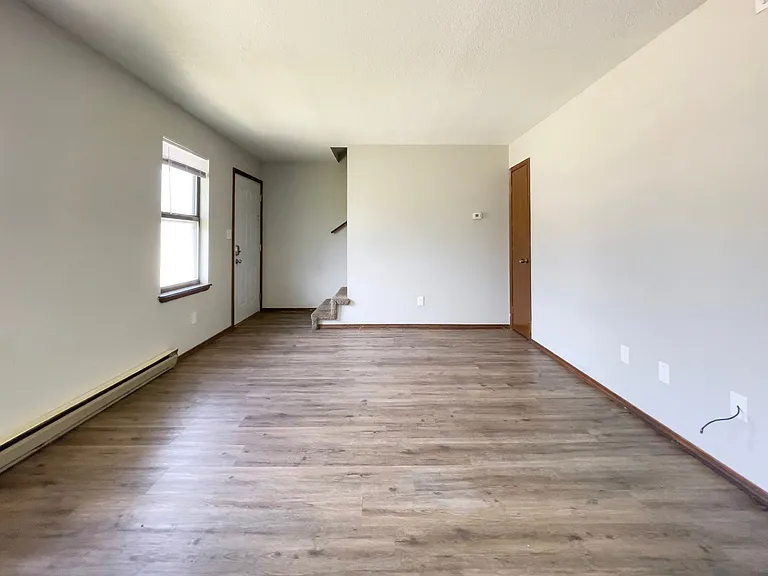 East Memorial Apartments — Photo 30