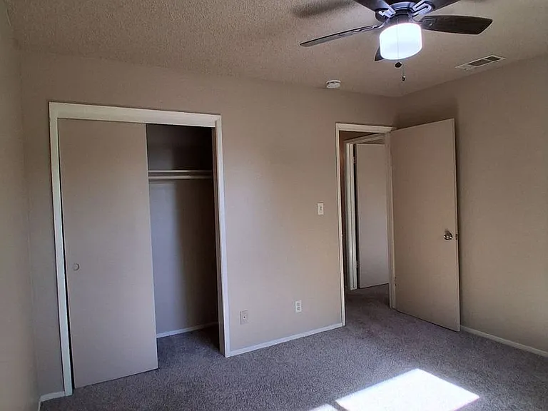 5780 N. 8th St. Duplex — Photo 7