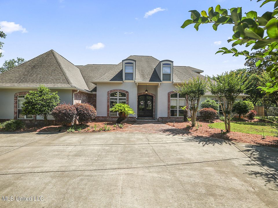 1st image of 1914 Shelby Ln