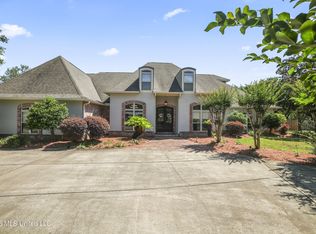 1914 Shelby Ln, Ocean Springs, MS 39564