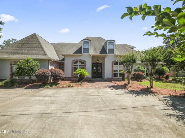 1914 Shelby Ln, Ocean Springs, MS 39564