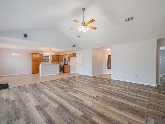 4th image of 23813 Rosemont Ave