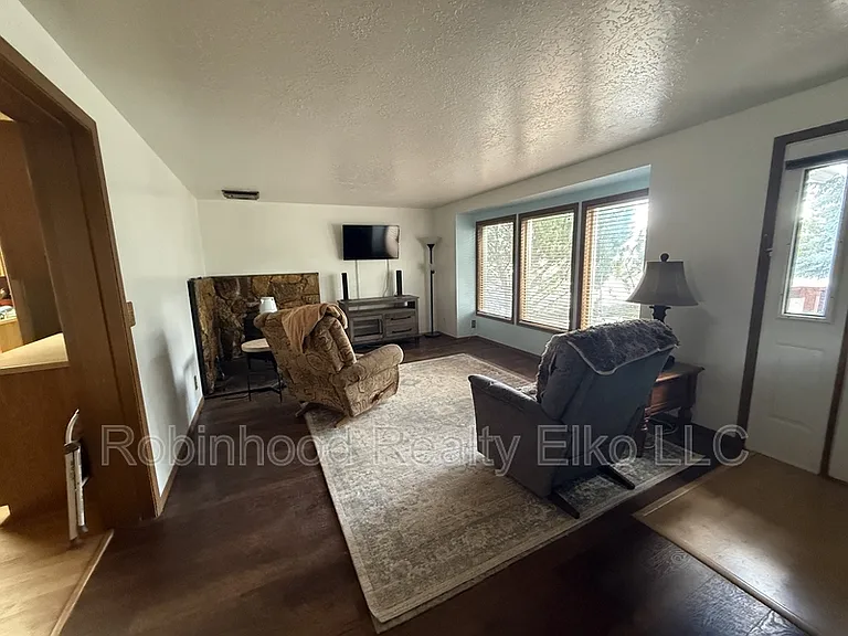 942 Bronco Dr — Photo 16