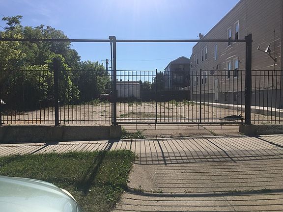 2nd image of 1804 N Monticello Ave