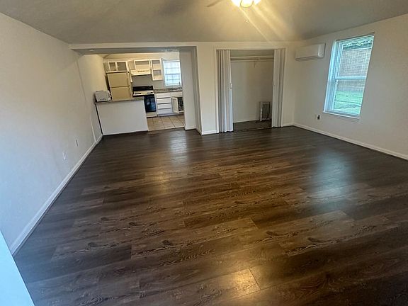 3rd image of 809 Cliffdale Ave #A