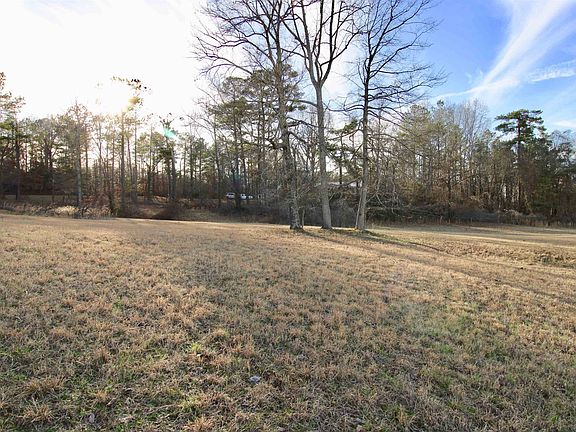 3rd image of 130 Pinecrest Dr Lexington Tn