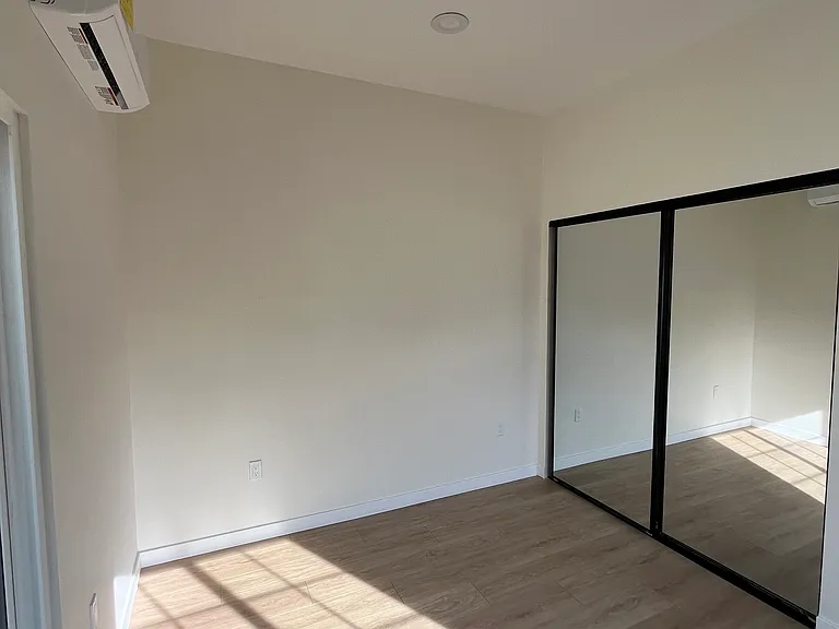 7543 Loma Verde Ave — Photo 8