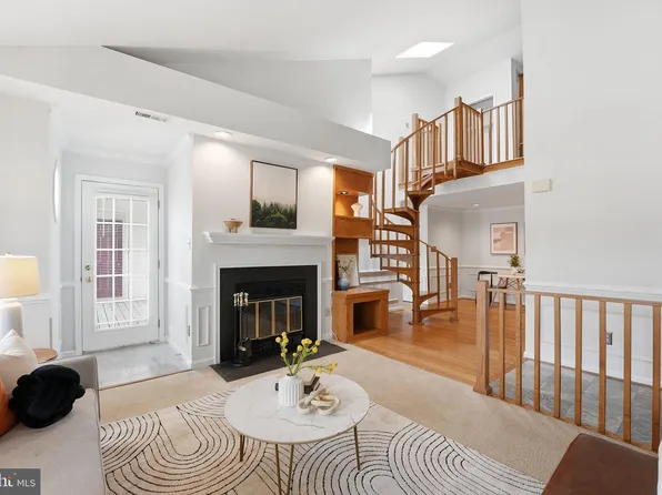6057 Essex Ct House B, Alexandria, VA 22311