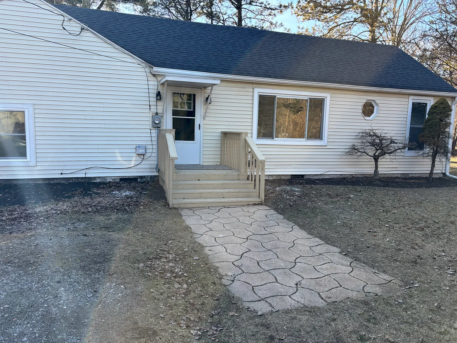 3 bed, 1200 sqft, $1,800 — Photo 1