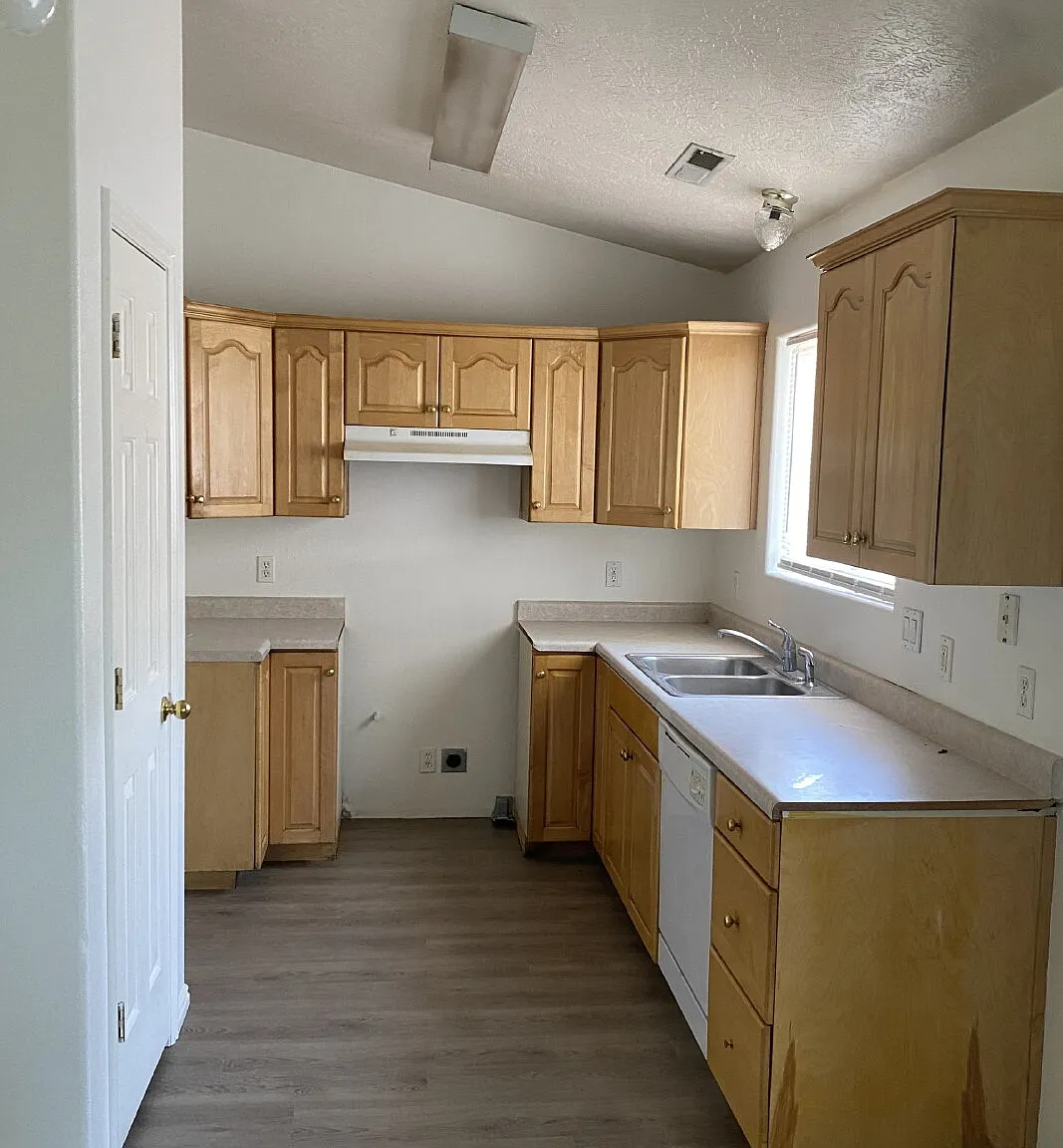 3 bed, 2.0 bath, 1207 sqft, $1,495 — Photo 4