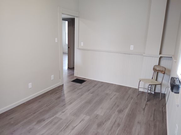 3rd image of 956 East Ave APT 4