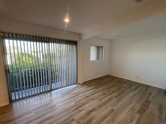 4th image of 10724 Missouri Ave