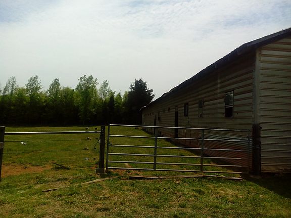 3rd image of Emerald Ln