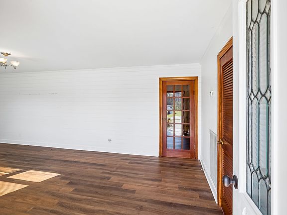 4th image of 247 Edgewood St