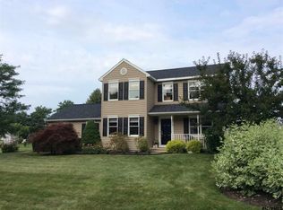 16 Rotterdam Dr, Glenmont, NY 12077