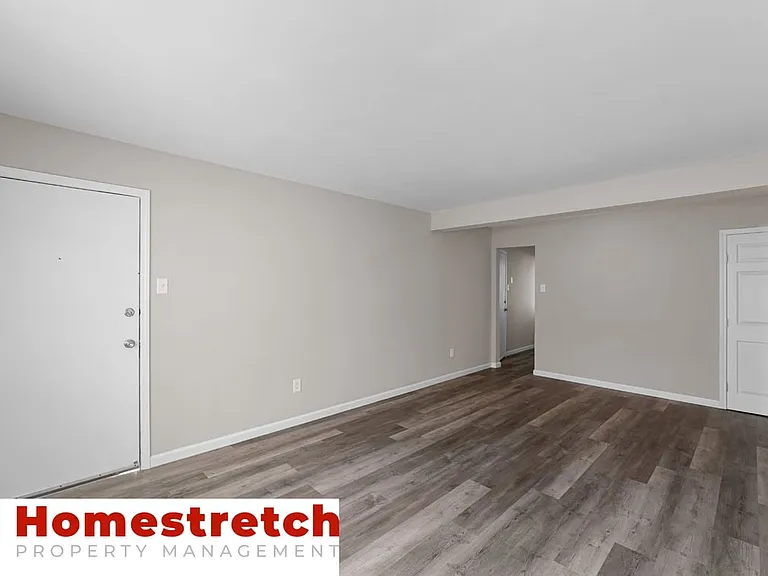 2 Bruce Dr #3 — Photo 4