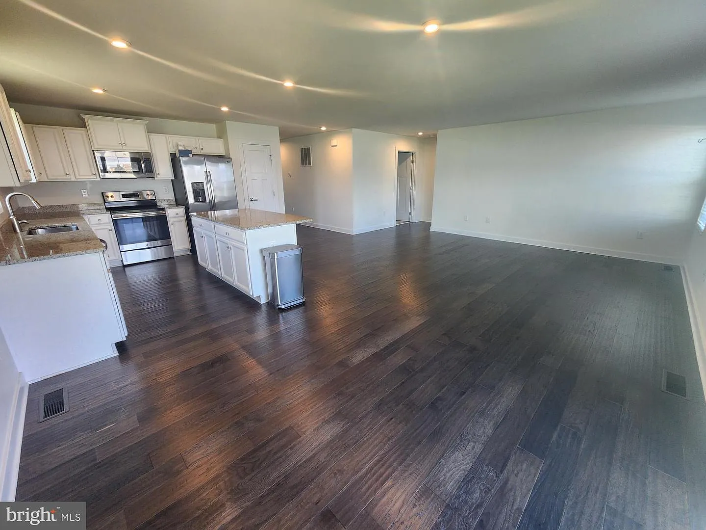 3 bed, 1656 sqft, $2,200 — Photo 3