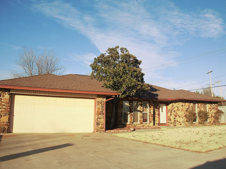 1st image of 901 Pruitt Dr