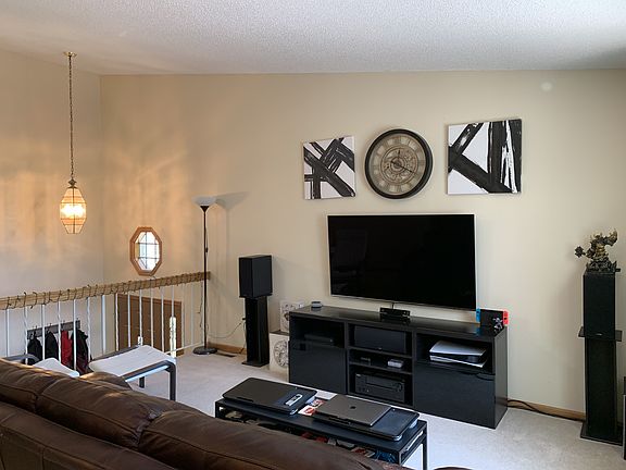 5th image of 411 Wood Way